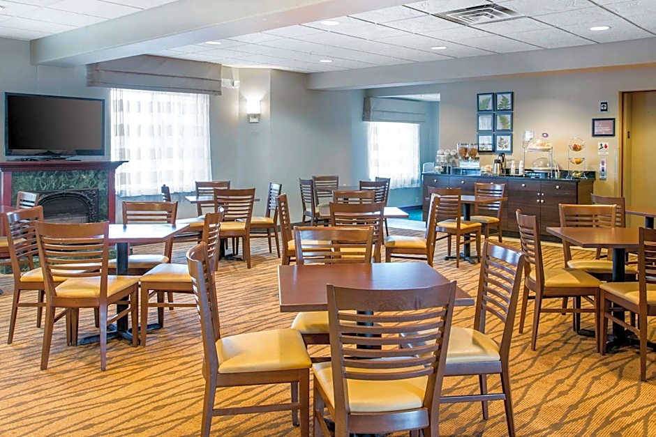 Sleep Inn & Suites Oregon - Toledo