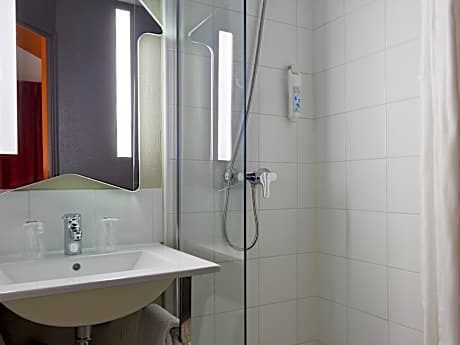 Twin - Room with twin beds.