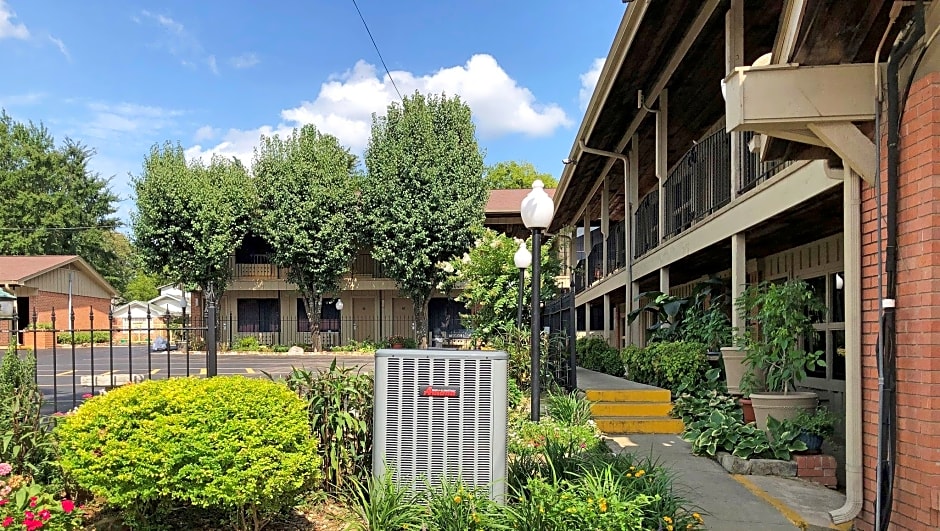 Charles Wesley Motor Lodge Broken Bow