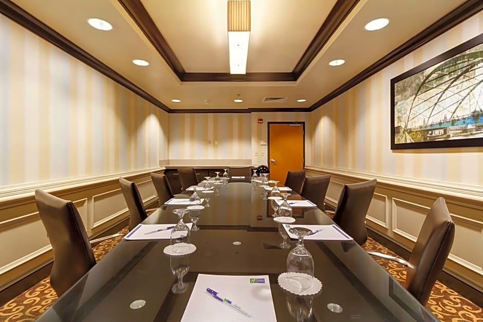 Holiday Inn Express Hotel & Suites Warwick-Providence Airport By IHG