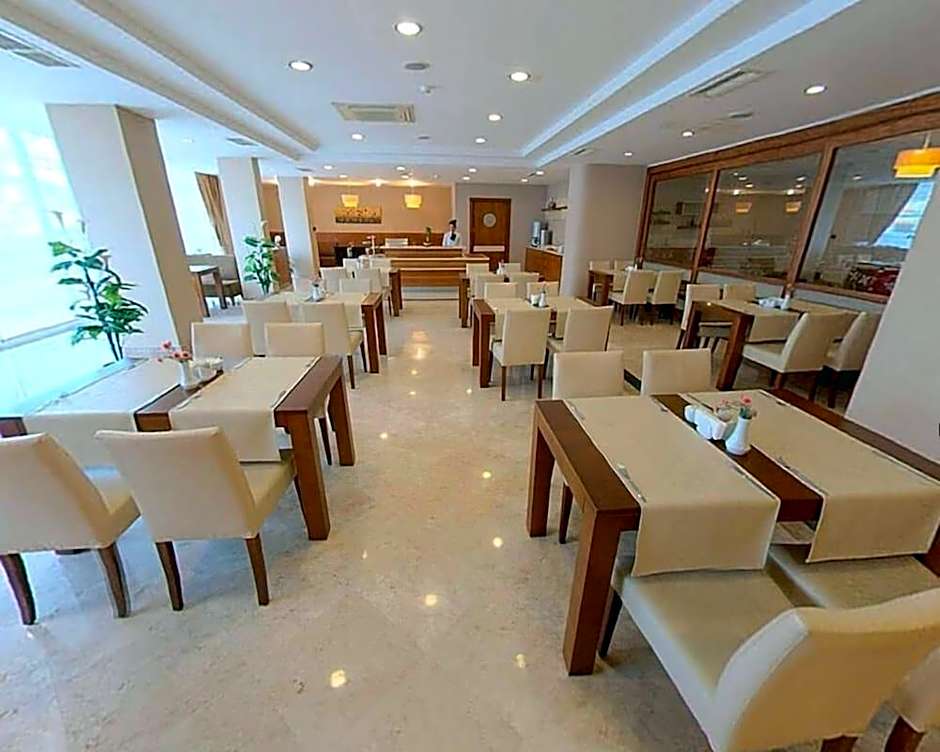 Mom Hotel