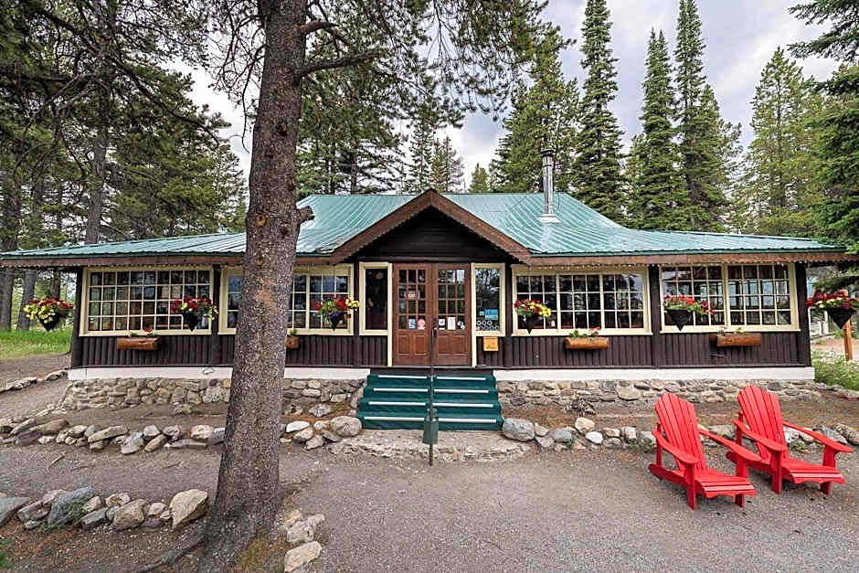 Storm Mountain Lodge Cabins Dining