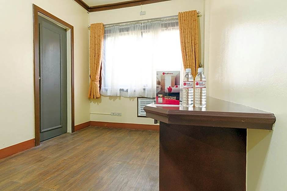 RedDoorz Plus @ Seaborne Hotel Subic Zambales