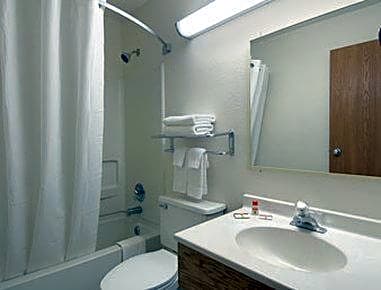 Super 8 by Wyndham Martinsburg