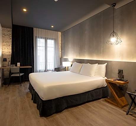 Double Room with Street View