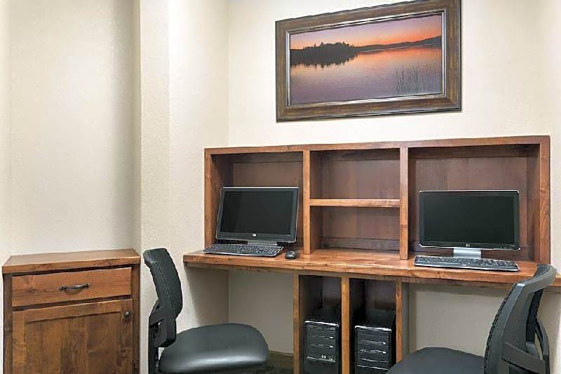 Country Inn & Suites by Radisson, Little Falls, MN
