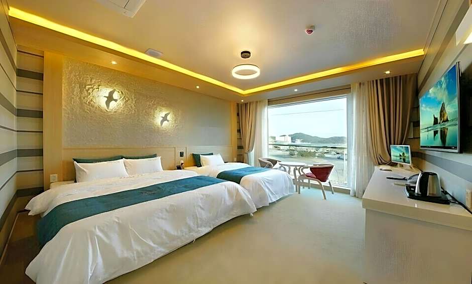 Hotel The One
