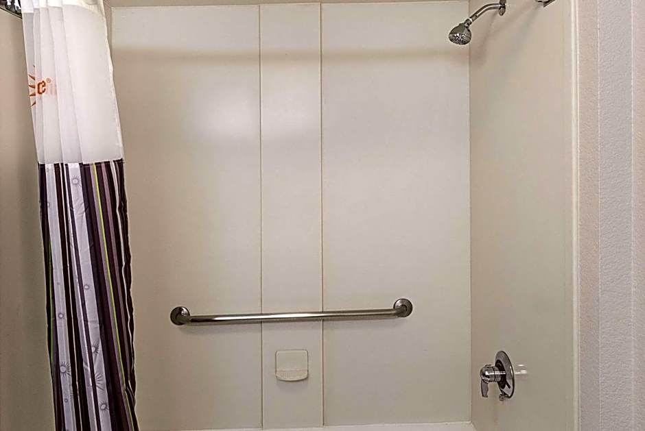 La Quinta Inn & Suites by Wyndham Ontario Airport