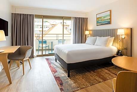 Studio Queen Suite with Balcony