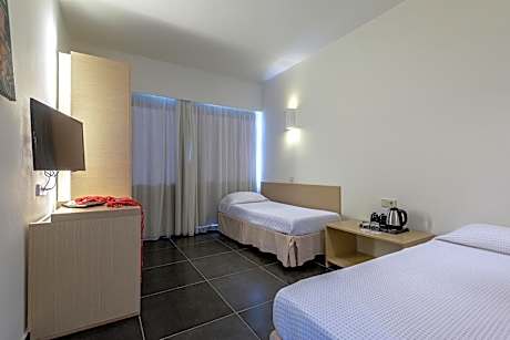 One Bedroom Family Room Side Sea View