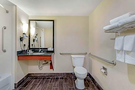 King Suite - Accessible/Non-Smoking