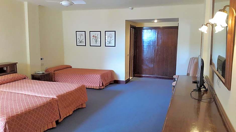 Photo 1 of 4 of 2 Beds with Extra Bed