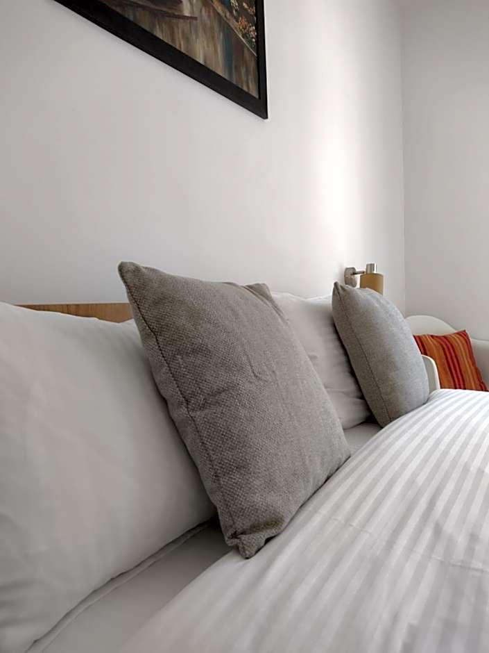 FRIENDS Studios - Central Station - Self check-in