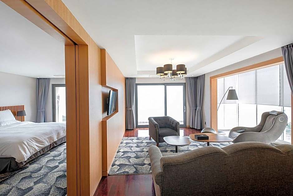 Asia Lakeside Hotel