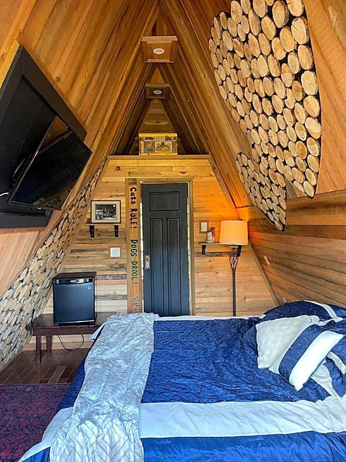 Gracies Grotto Cabin