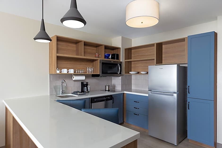 Candlewood Suites McPherson By IHG
