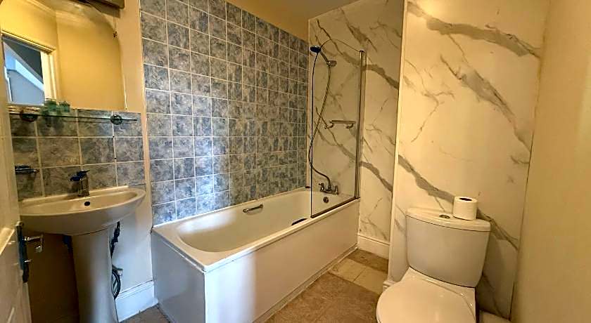 Broadfield Park Hotel by Belvilla