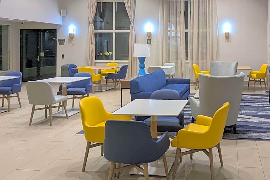 Comfort Inn & Suites Sharonville - Cincinnati North