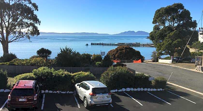 Amoshouse & Swansea Ocean Villas