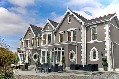 LLwyn Country House