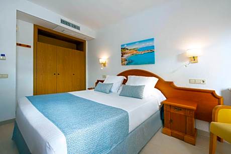 Twin Room with Pool View