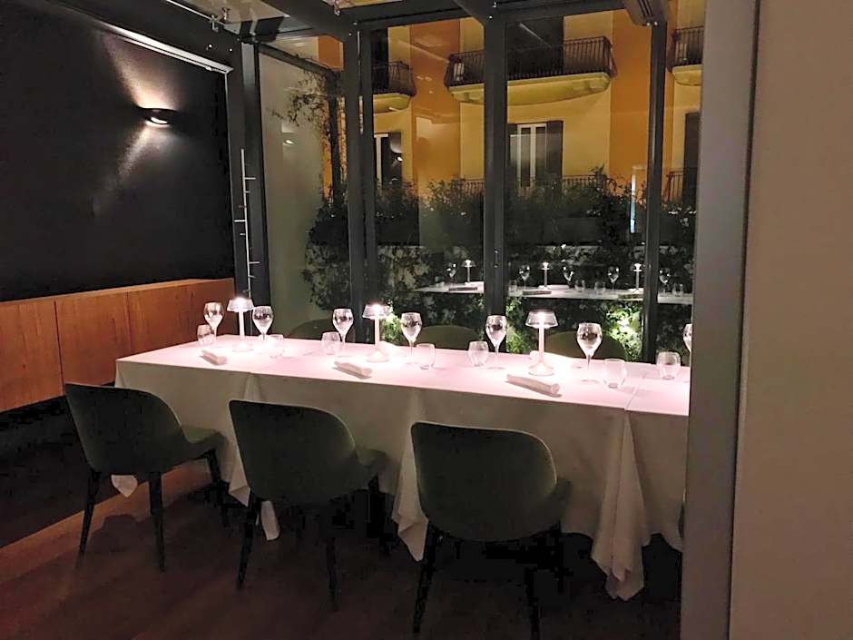 Bacã Suites, Restaurant & Bar