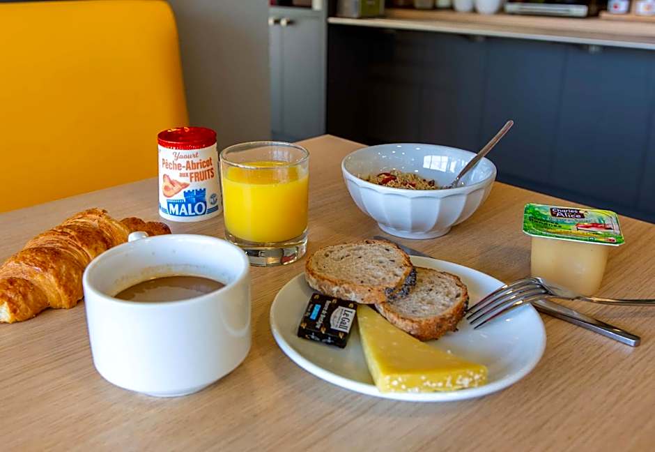 B&B HOTEL CHATEAUROUX Aéroport