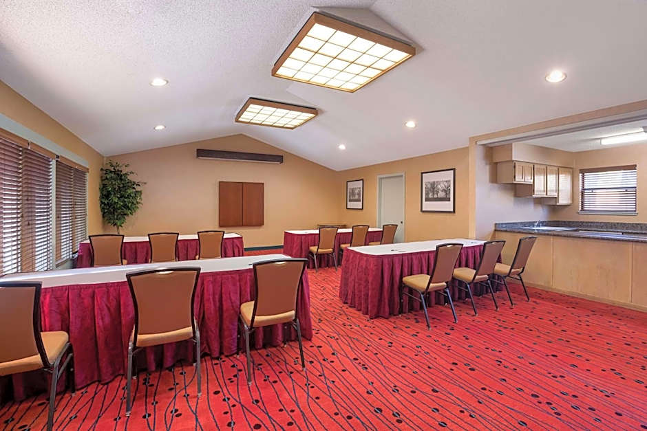 SenS Suites Livermore, SureStay Collection by Best Western