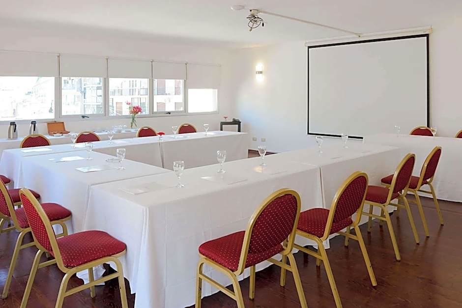 Dazzler by Wyndham Buenos Aires Maipu