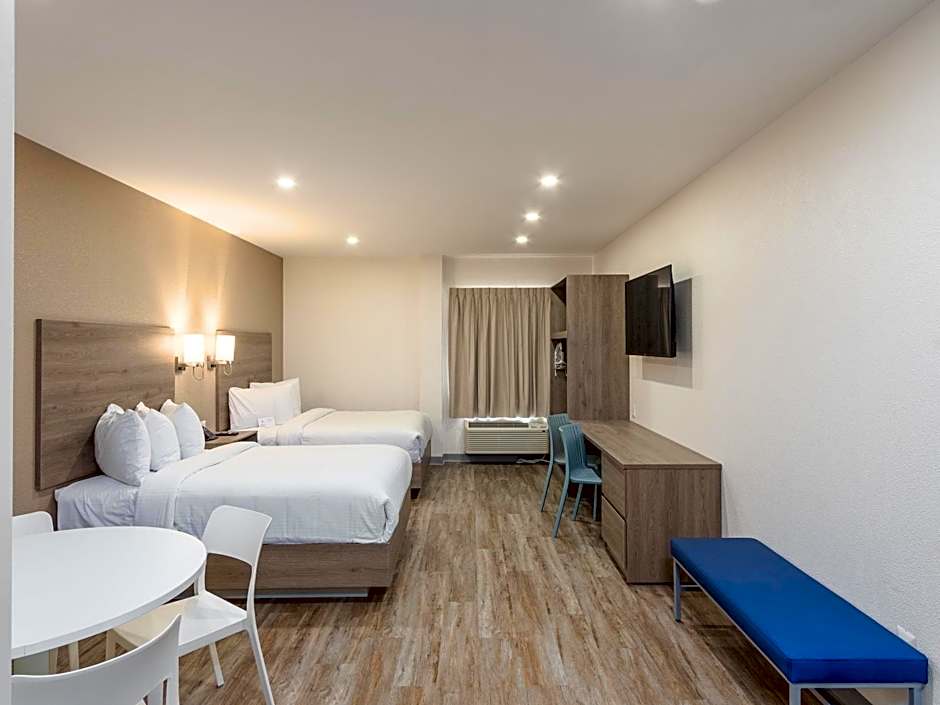 Hotel Mesaluna Short & Long Stay