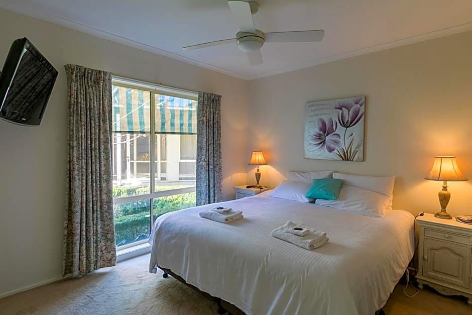 The Birch House - Silver Birches Accommodation Bright