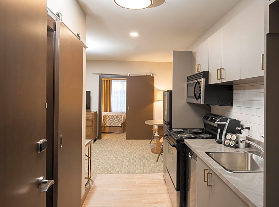 Pomeroy Inn & Suites Prince George