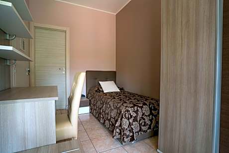 Single Room with Balcony and Garden View