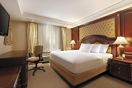 1 King Bed, Suite, Nonsmoking