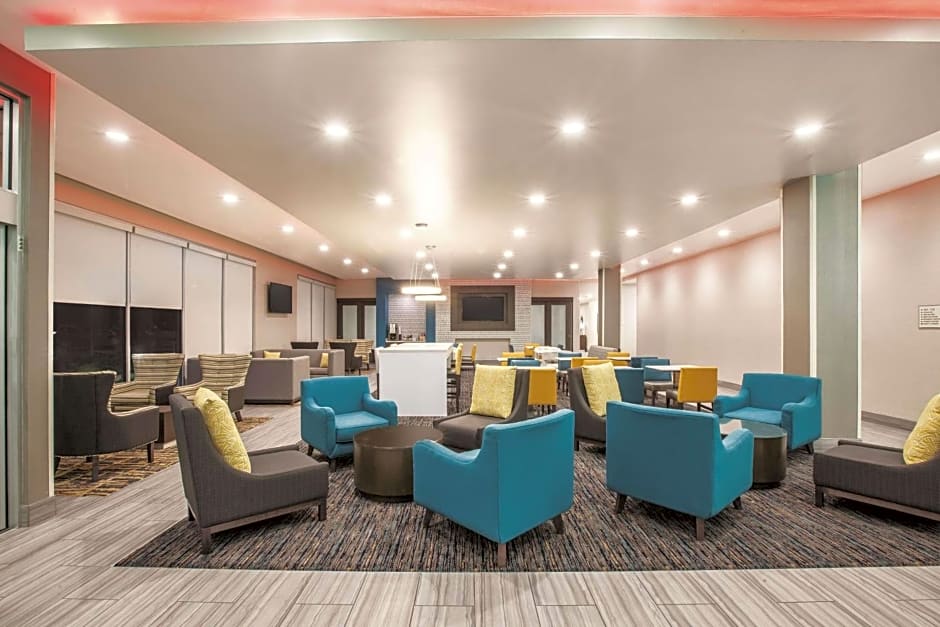 La Quinta Inn & Suites by Wyndham Tulsa Broken Arrow