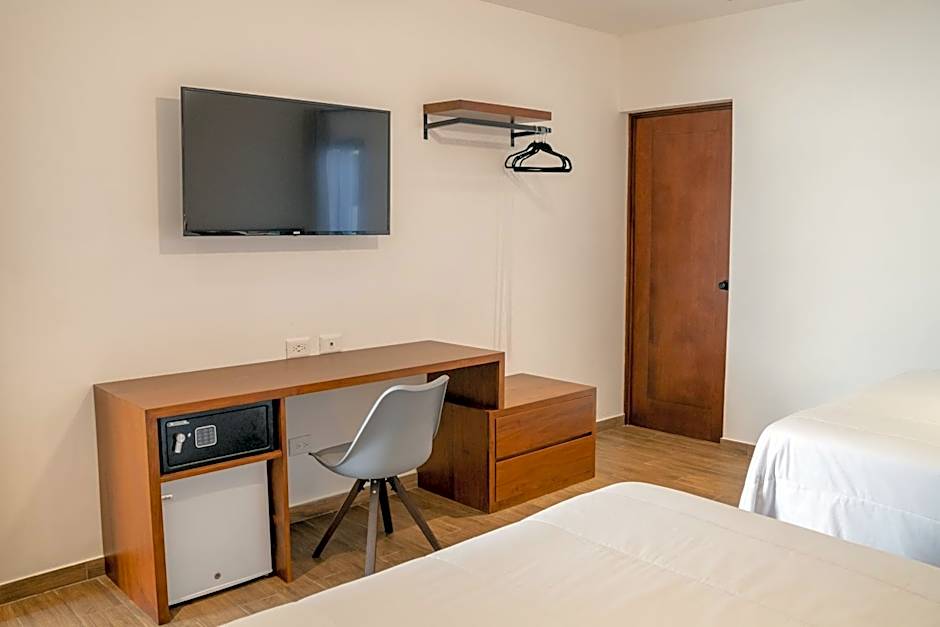 Hotel Las Camelias Inn by AHS