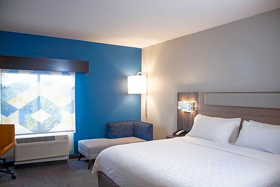 Holiday Inn Express & Suites Overland Park By IHG