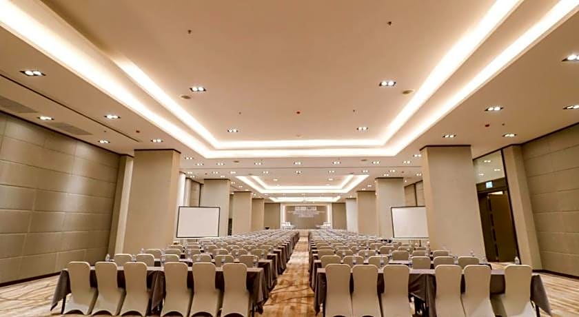 TK Palace Hotel and Convention
