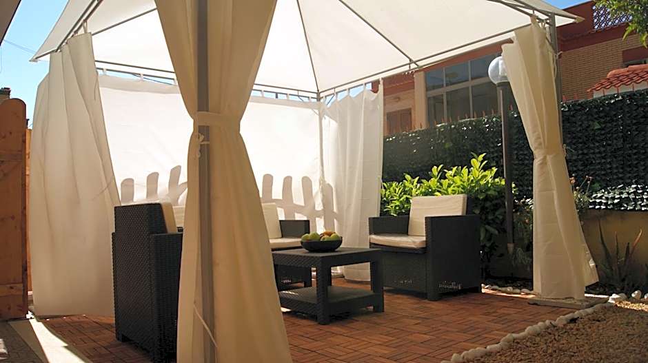 Vegan Inn Airport - Adults Only - LATE CHECK IN