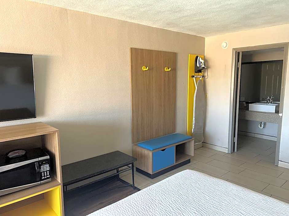 Days Inn by Wyndham St. Petersburg Central