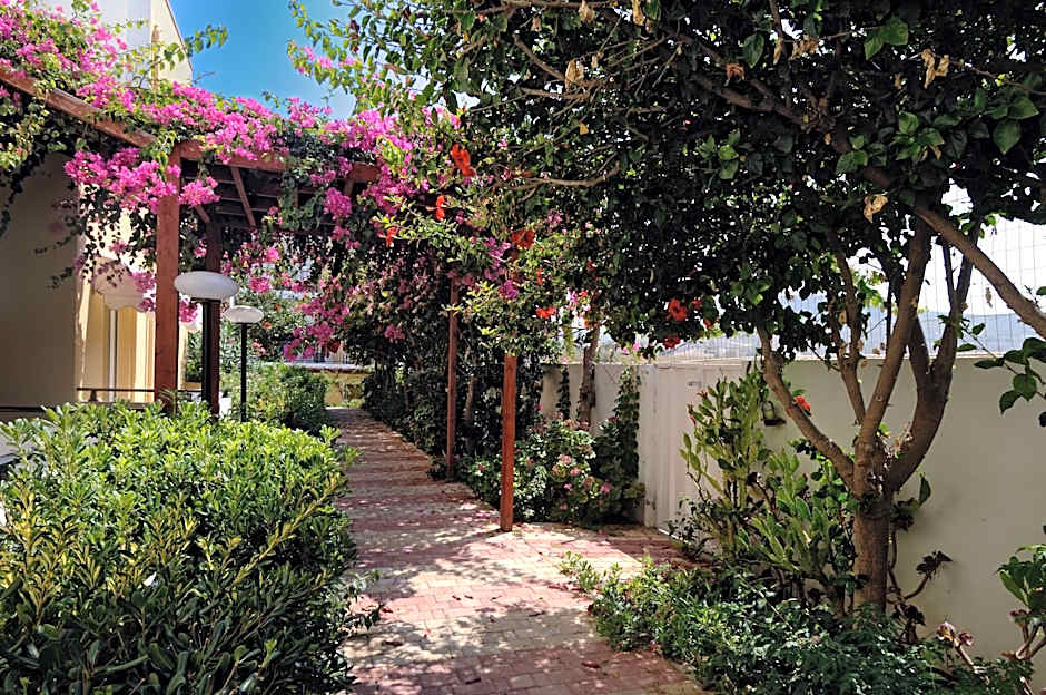 Golden Bay Boutique Hotel & Bungalows