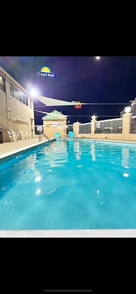 Days Inn by Wyndham Clarksville North