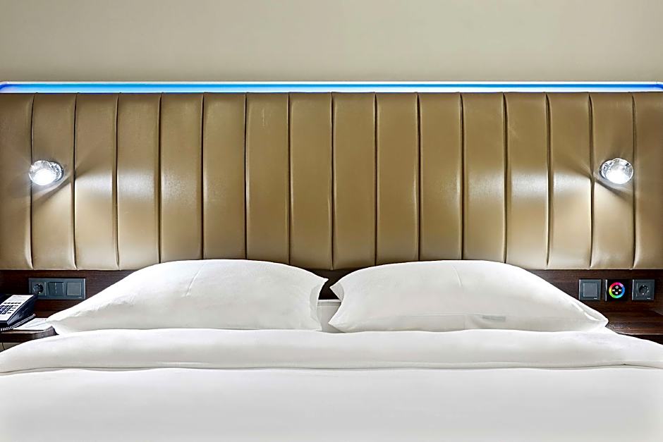 Park Inn by Radisson Kyiv Troyitska