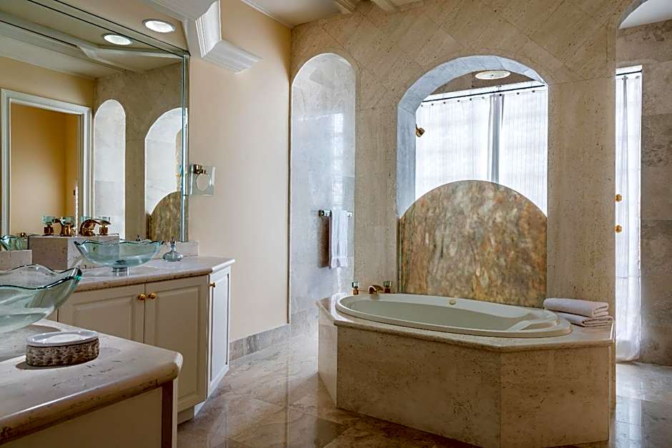 Olde Marco Island Inn And Suites