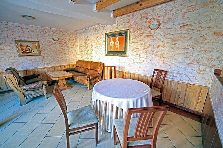 Folwark Tumiany Pokoje & Restauracja