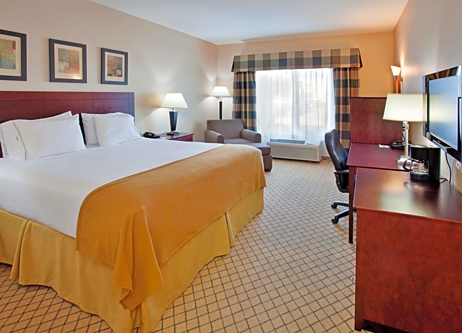 Holiday Inn Express Hotel & Suites Wichita Airport