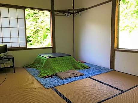 Economy Triple Room