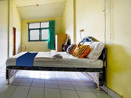 SPOT ON Room without Air Conditioning