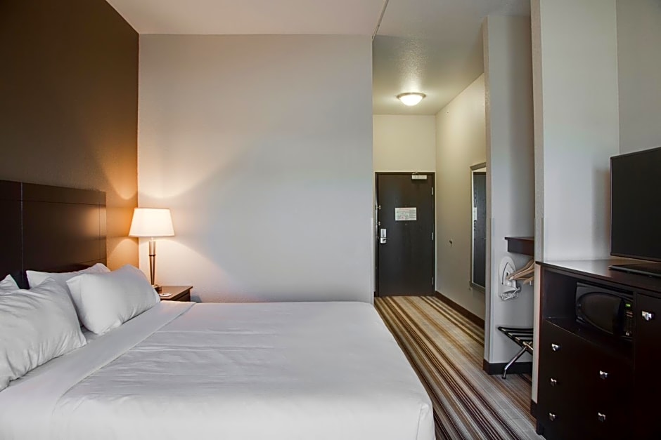 Holiday Inn Express & Suites Nevada, an IHG Hotel
