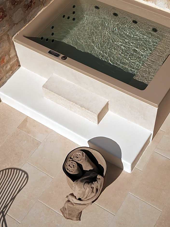 Akria Seaside Suites